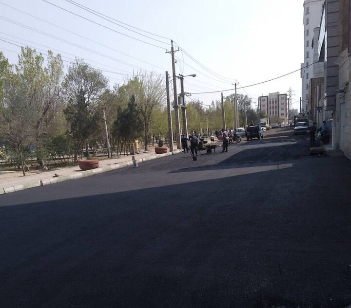 ارتقای ایمنی و کیفیت تردد با لکه‌گیری و روکش آسفالت ۸۰۰ متر مربع از معابر منطقه ۱۹