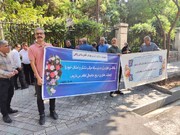 رانندگان تاکسی‌های برقی با حضور مقابل ساختمان شورا از شهرداری قدردانی کردند