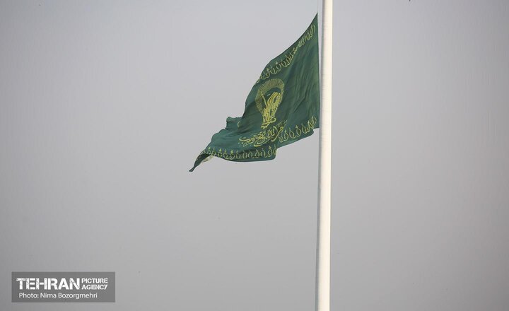 اهتزاز پرچم سبز رضوی بر فراز برج پرچم ایران
