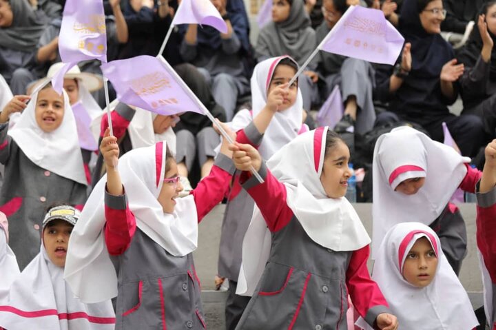 جشن روز دختر با حضور ۲۰۰۰ دانش‌آموز در منطقه ۱۳ برگزار شد