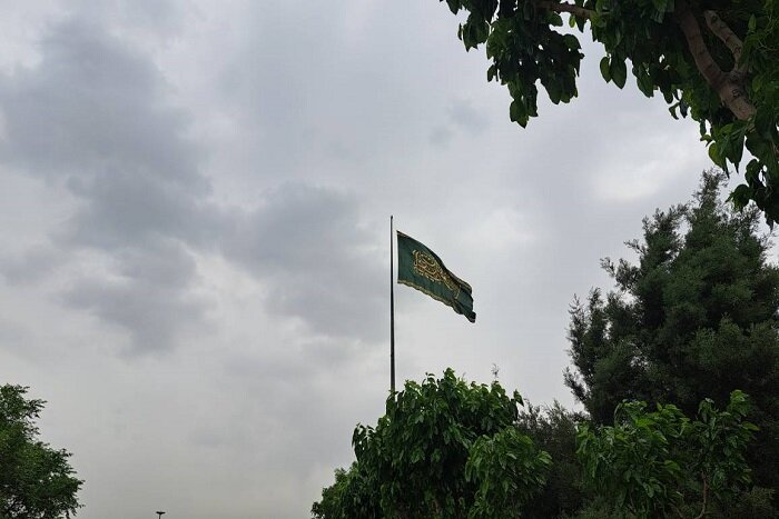 برافراشته شدن اَبَر پرچم رضوی بر بلندترین سازه منطقه ۱۶