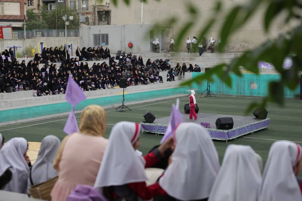 جشن روز دختر با حضور ۲۰۰۰ دانشآموز در منطقه ۱۳ برگزار شد