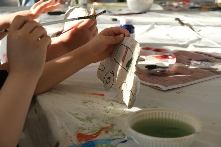 اجرای رویداد هنر تعاملی «درختی با گوشواره‌های دخترانه» توسط دختران پایتخت