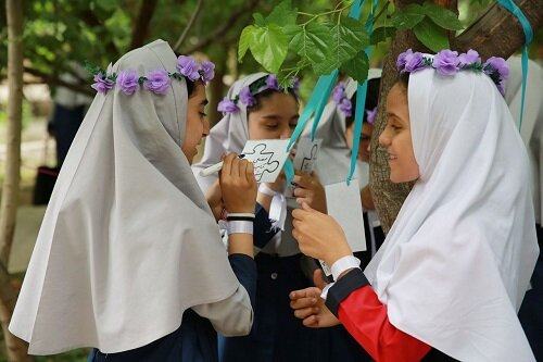 جشن بزرگ دختران نوجوان در شهردخت باغ گلاریس