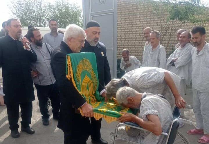 برگزاری مراسم معنوی استقبال از پرچم متبرک حرم امام رضا(ع) در مددسراها و مراکز یاورشهر