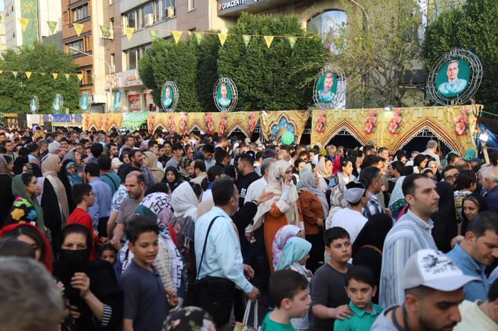 خدمتگذاری خادمان منطقه ۷ به میهمانان جشن امام خوبی‌ها