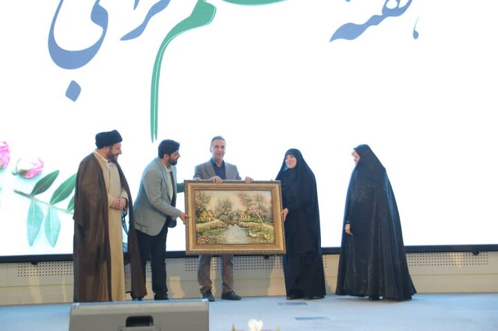 هفته معلم در منطقه۱۳ با تجلیل از ۲۵۰ فرهنگی به پایان رسید