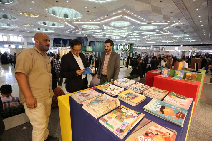 بازدید مدیرعامل منطقه فرهنگی عباس‌آباد از سی‌وششمین نمایشگاه بین‌المللی کتاب تهران
