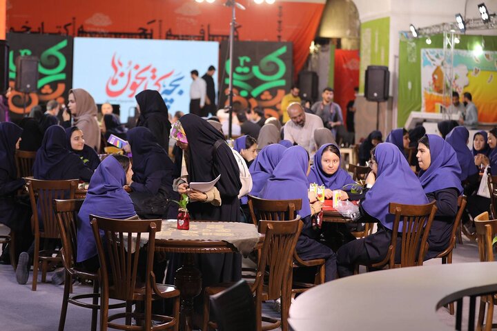 هدف از برگزاری «تور کتاب» آشنایی نوجوانان با کتاب‌ها و ناشران است