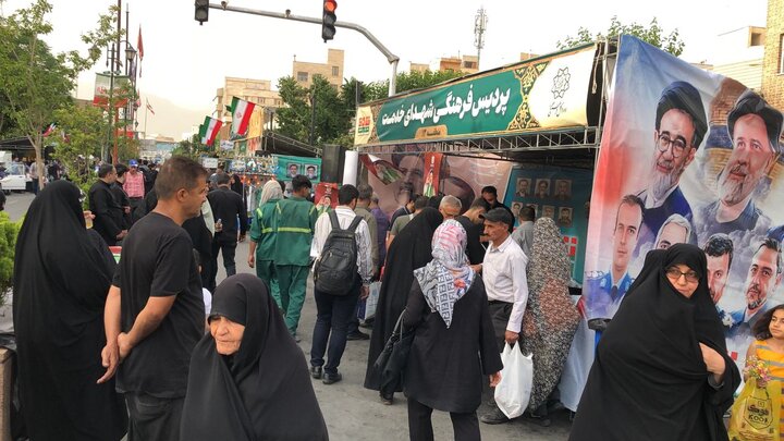 ادای احترام مدیریت شهری منطقه ۱۳ به شهدای حرم ایران در میدان امام حسین(ع)