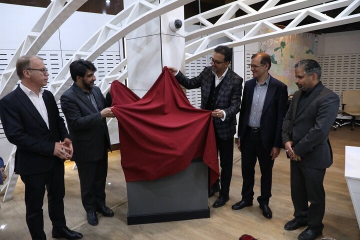 رونمایی از کتاب «ماجراهای آقای ۲شواری» در حوزه حمل‌ونقل و ترافیک