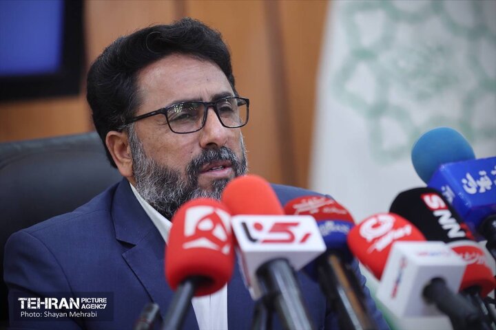 دپو دیوارهای بتنی داخل گاوداری و کانتینرهای چینی در زمین کشاورزی توسط بهمن‌خودرو