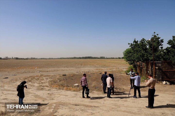 مشاور بهمن‌خودرو: مجوز تغییر کاربری نداریم!/ شهردار ناحیه۶ منطقه۱۸: بهمنی‌ها بگویند کاربری زمینی که در ۶ هکتار آن کانتینر دپو کرده‌اند، چیست؟