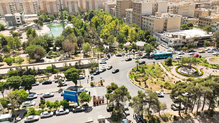 بهسازی و توسعه فضای سبز در منطقه ۲۱ با اجرای طرح‌های آبیاری، کاشت گل و تجهیز بوستان‌ها