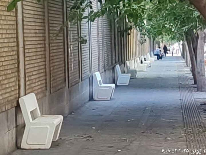 نصب نیمکت در محور سی تیر با نظر شهروندان در طرح "من شهردارم"