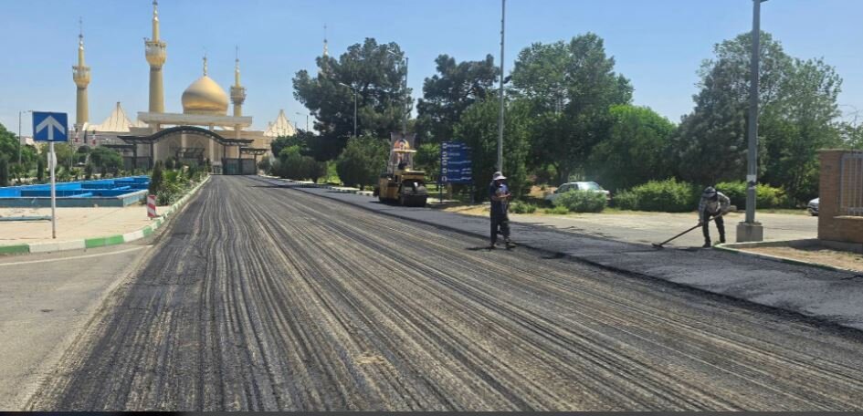 سهم ۶۵۰۰ تنی منطقه ۲۱ در آسفالت‌ریزی مکانیزه معابر منتهی به محل برگزاری مراسم ارتحال امام خمینی(ره)