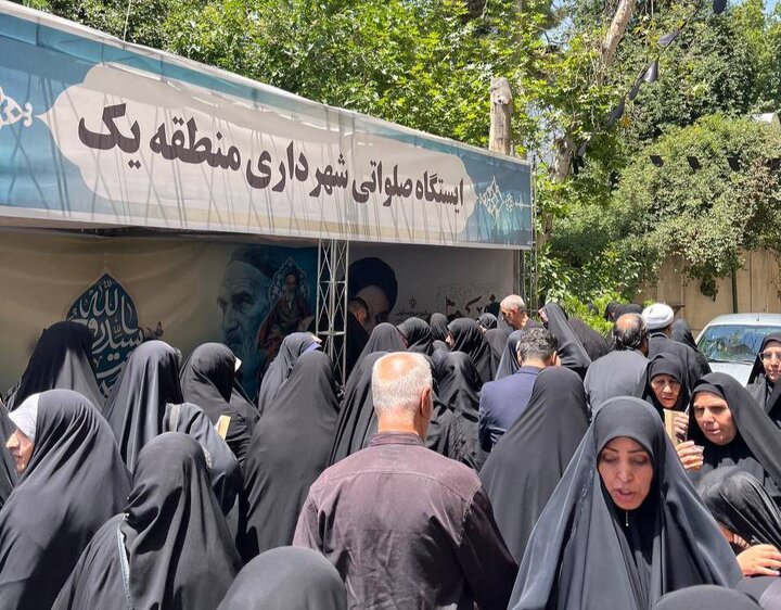 برگزاری مراسم بزرگداشت امام خمینی (ره) و شهدا در منطقه یک با شعار "امام امید و اقتدار"