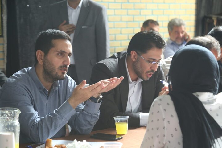 ۲۳۴ دیدار مستقیم شهردار منطقه ۱۰ با شهروندان در ۳۳ ماه