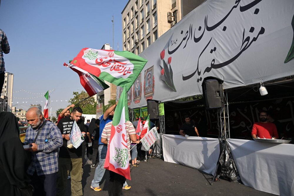 شهرداری منطقه یک میزبان شهروندان در راهپیمایی غدیر بود