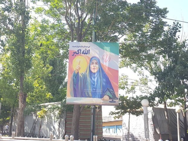 اکران تصویر گوینده شبکه خبر در سطح پایتخت به عنوان نماد ایستادگی رسانه‌ای