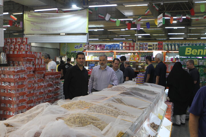 بازدید شهردار منطقه ۱۰ از میادین میوه و تره‌بار 