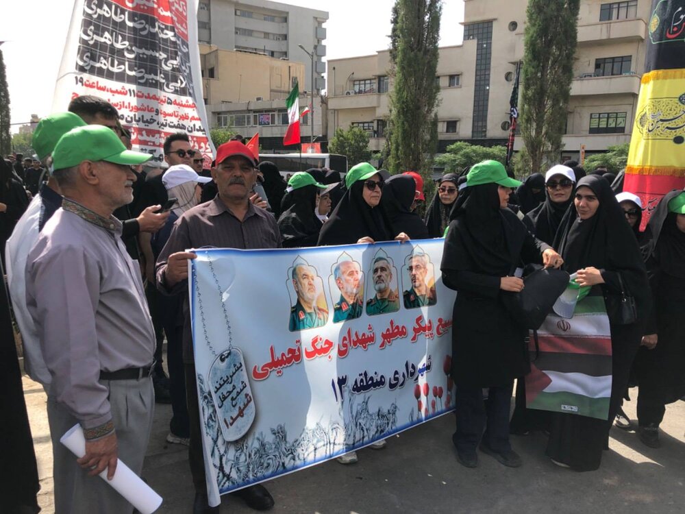 پردیس فرهنگی منطقه ۱۳ در مراسم تشییع شهدای اقتدار برپا شد/ استقبال از ایستگاه دلنوشته به رهبر انقلاب