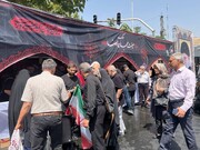 میزبانی موکب محبان‌الرضا (ع) منطقه ۱۲ از عزاداران در مسیر تشییع شهدای اقتدار