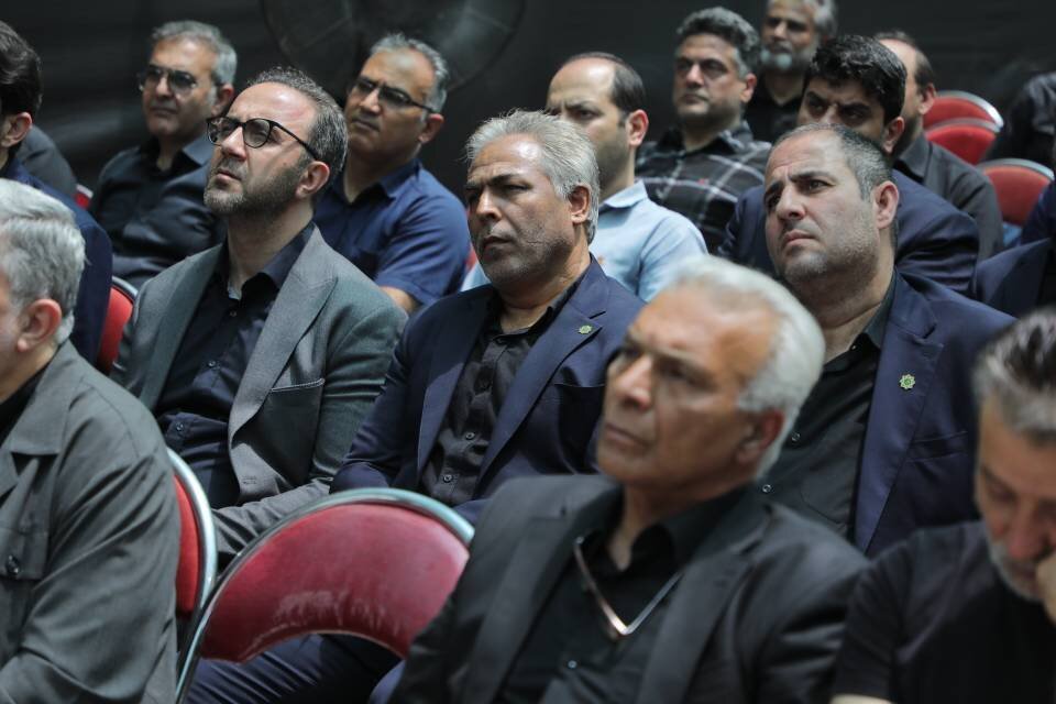 شهدا زنده اند و راه آنها با قدرت ادامه دارد