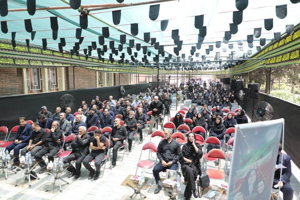 شهدا زنده اند و راه آنها با قدرت ادامه دارد