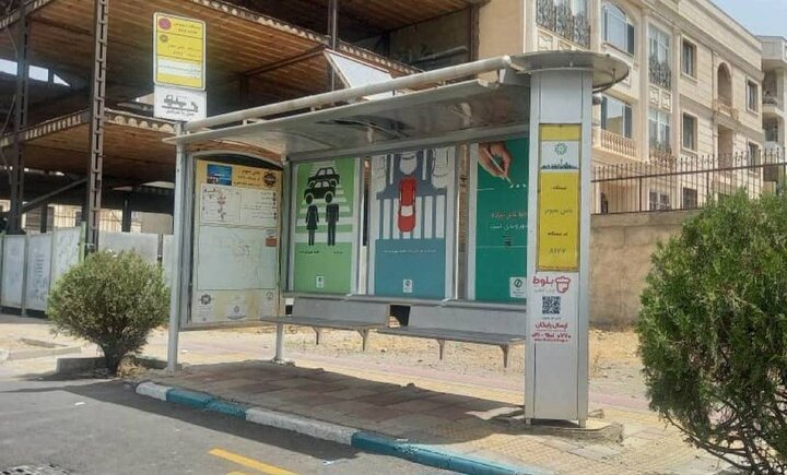 نصب تابلوهای نام و کد ایستگاه‌های اتوبوس منطقه ۲۲