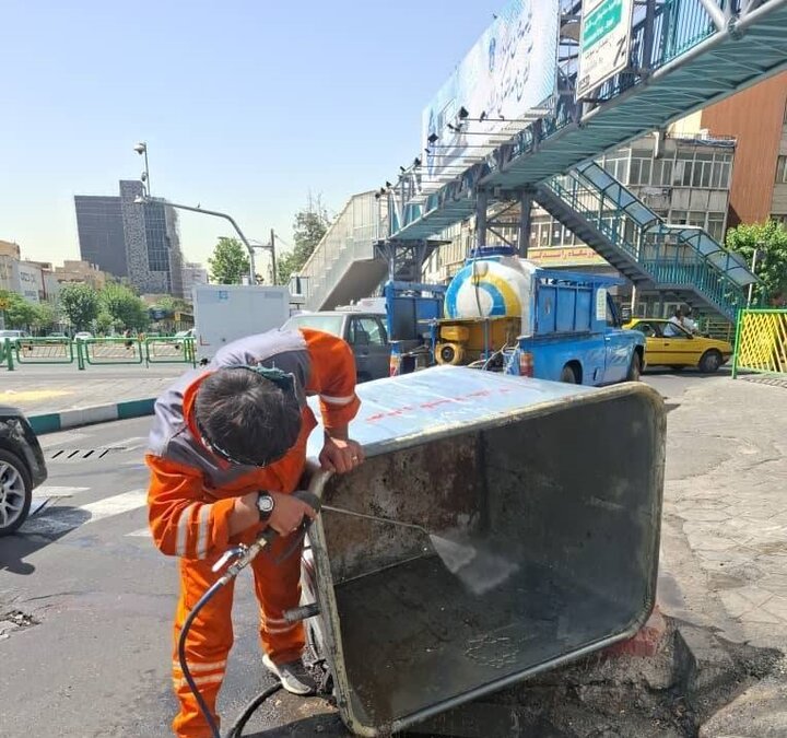 افزایش نظارت و بهسازی مخازن زباله در منطقه ۴ همزمان با فصل گرم و افزایش آفات شهری