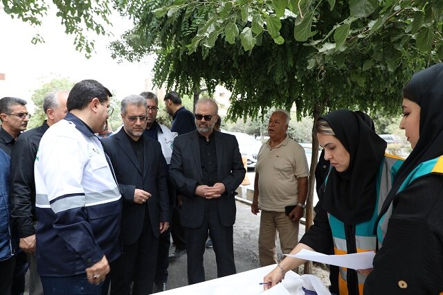 بازدید رئیس سازمان مدیریت بحران تهران و معاون دادستان از ساختمان‌های آسیب‌دیده در تهران