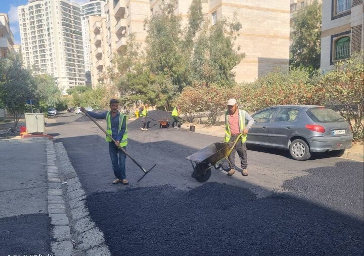 اجرای ۴۸ هزار مترمربع روکش دستی آسفالت در منطقه۲۲