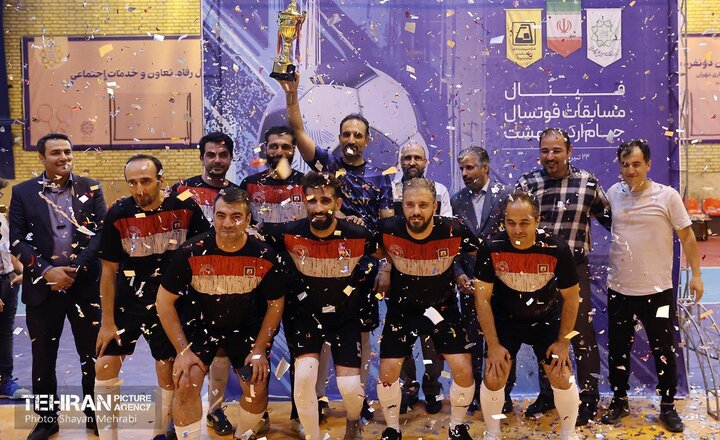 جام قهرمانی مسابقات اردیبهشت در دستان آتش‌نشانان/ فرار از شکست در دقایق پایانی و قهرمانی با استفاده از پل پنالتی‌ها