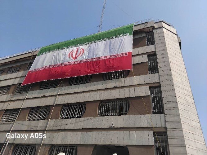 ابرپرچم‌های ایران بر فراز ۴ مقتل شهدای حمله تروریستی رژیم اسرائیل در منطقه ۶