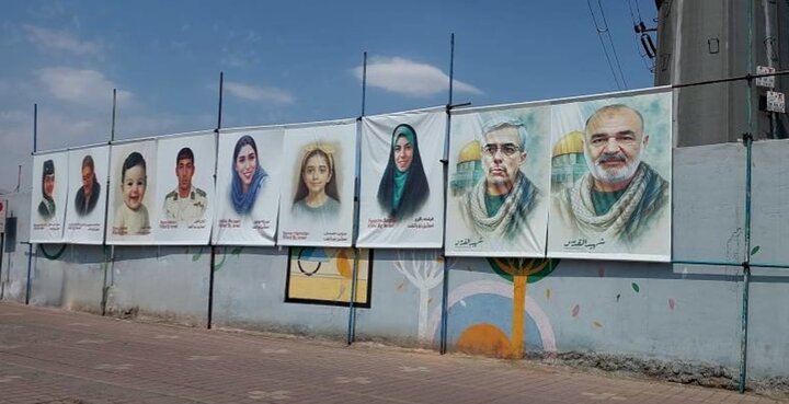 اکران تصاویر شهدای مقاومت در منطقه ۱۳ تهران