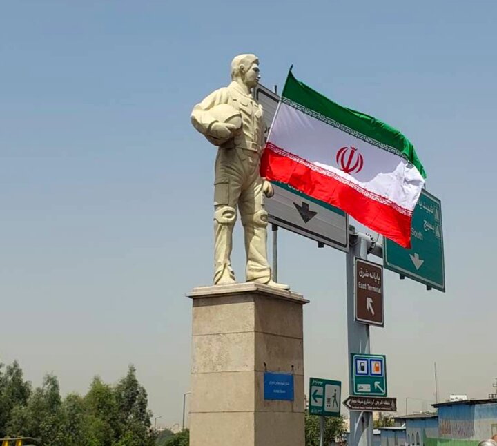 تندیس ها در منطقه ۱۳ به پرچم ایران مزین شدند