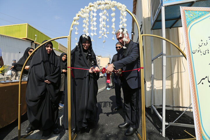 افتتاح نخستین غرفه های فروش محصولات زنان سرپرست خانوار در میادین میوه و تره‌بار