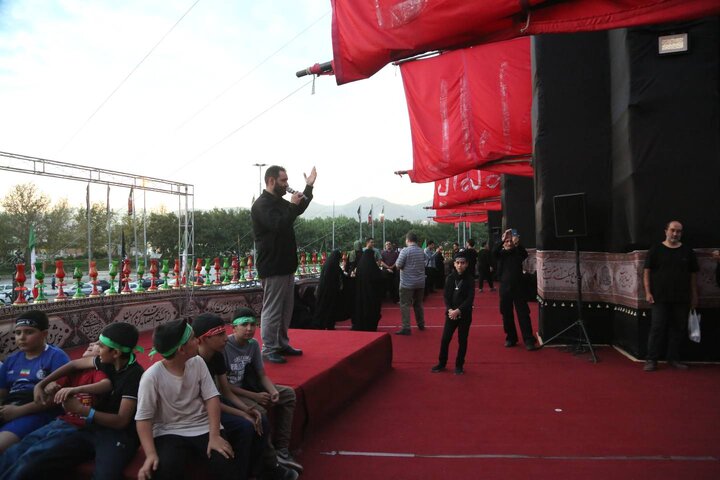 حضور فعال منطقه ۱۰ در «محرم‌شهر» میدان آزادی با اجرای آیین‌های سنتی و فرهنگی