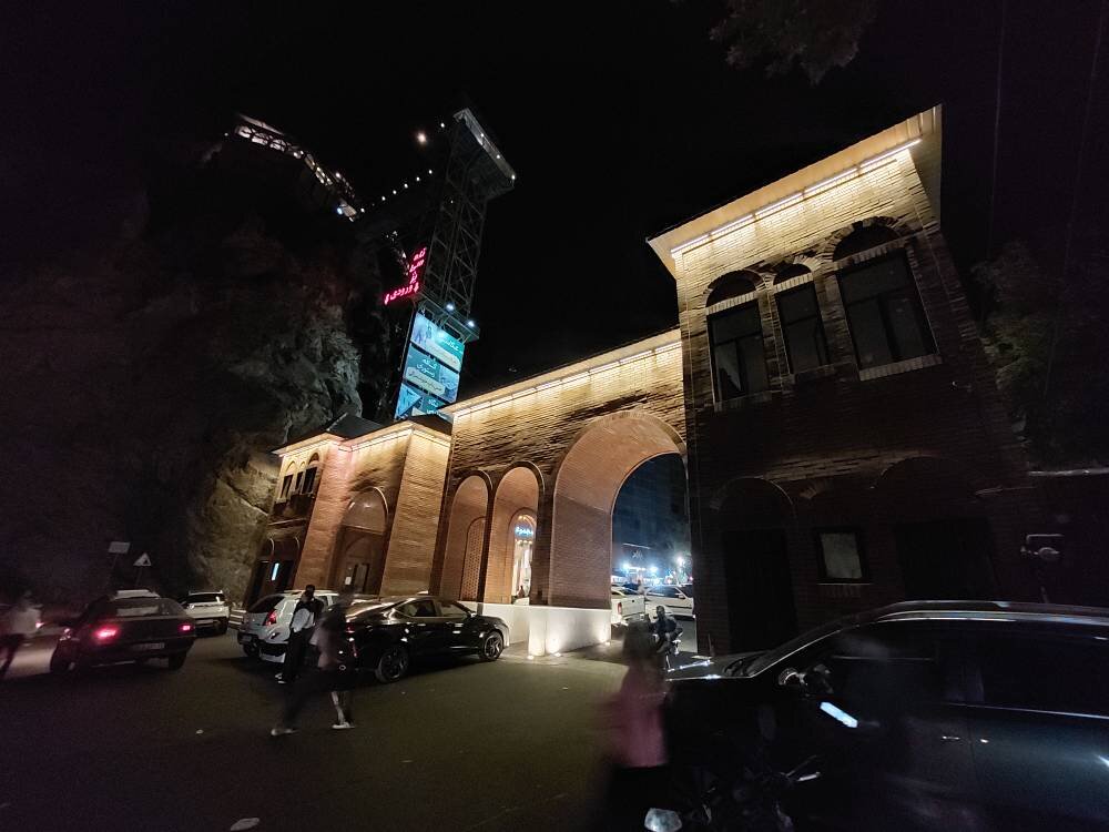 اتمام ساخت دروازه فرهنگی مسیر کوهنوردی و گردشگری دربند