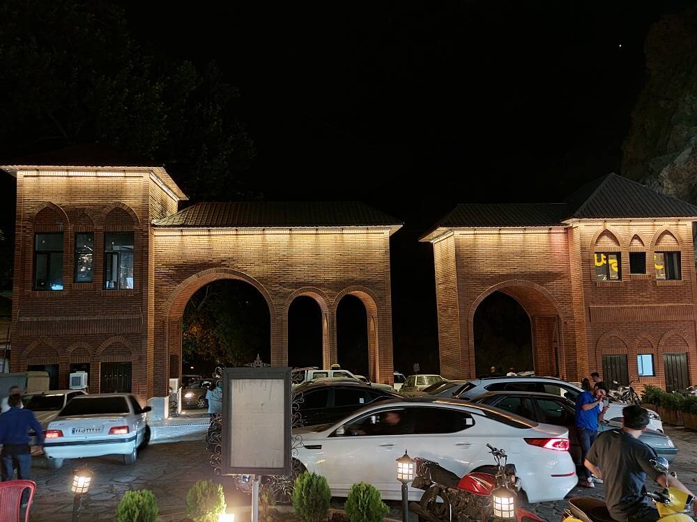 اتمام ساخت دروازه فرهنگی مسیر کوهنوردی و گردشگری دربند