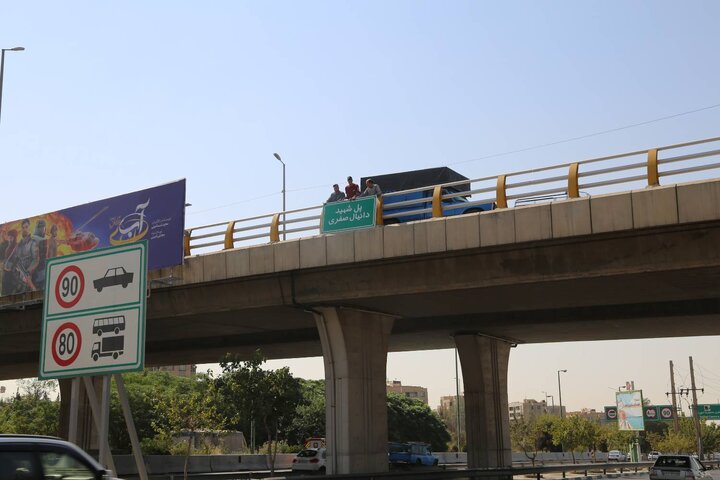 پل روگذر تقاطع هوانیروز بزرگراه آزادگان به نام شهید دانیال صفری مزین شد