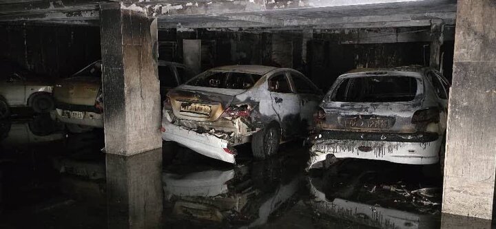 مهار آتش‌سوزی در ساختمان ۵ طبقه در خیابان رسالت