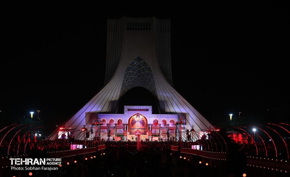 آئین بدرقه زائران اربعین در میدان آزادی