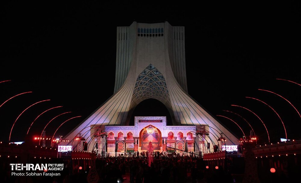 آئین بدرقه زائران اربعین در میدان آزادی