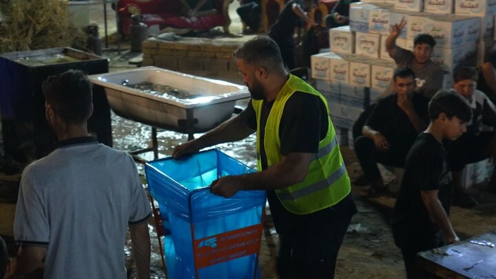 توزیع ۱۰۰۰ سبد پسماند و ۳۰ تن کیسه زباله توسط شهرداری منطقه ۷ در طریق‌الحسین (ع)