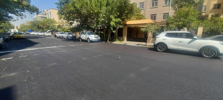 نوسازی معابر خیابان ارومیه با توزیع بیش از ۹۰۰ تن آسفالت