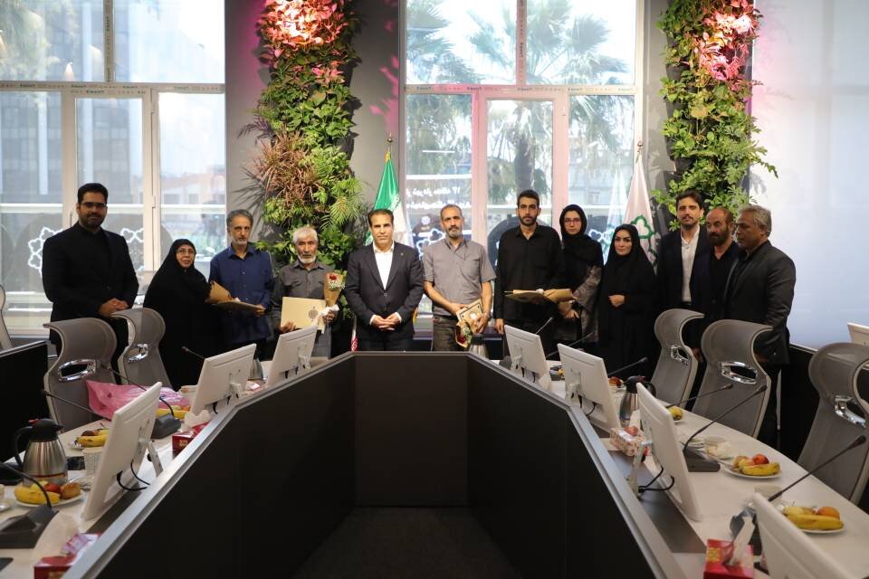 دیدار شهردار منطقه ۱۳ با خانواده معزز شهدای جنگ ۱۲ روزه