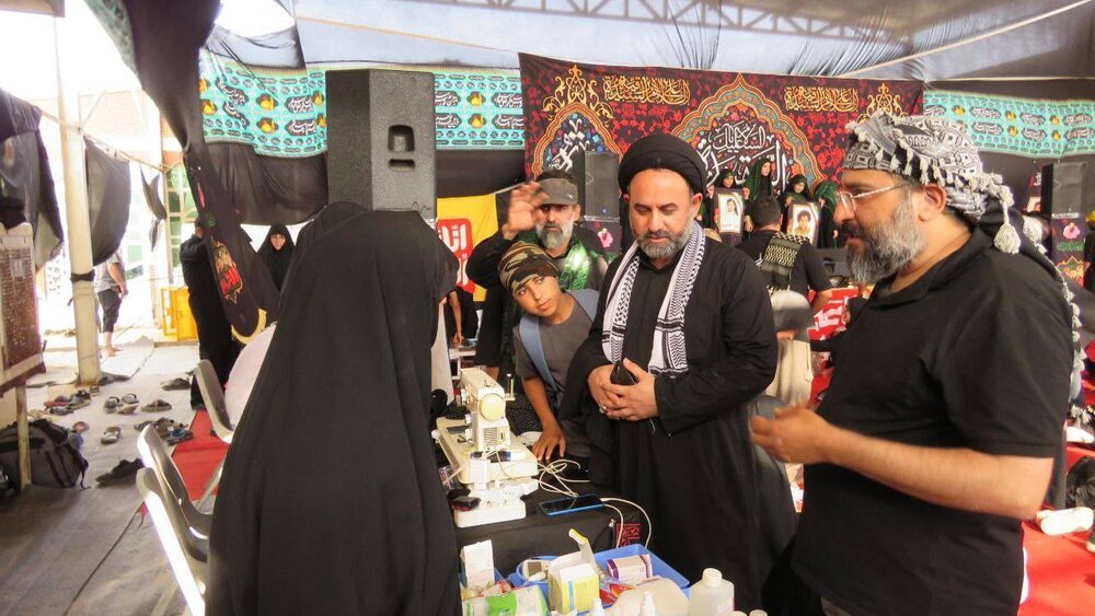 بازدید حجتالاسلام والمسلمین آقامیری از موکب منطقه ۱۳ در مسیر پیادهروی اربعین