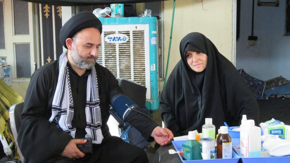 بازدید حجت‌الاسلام والمسلمین آقامیری از موکب منطقه ۱۳ در مسیر پیاده‌روی اربعین